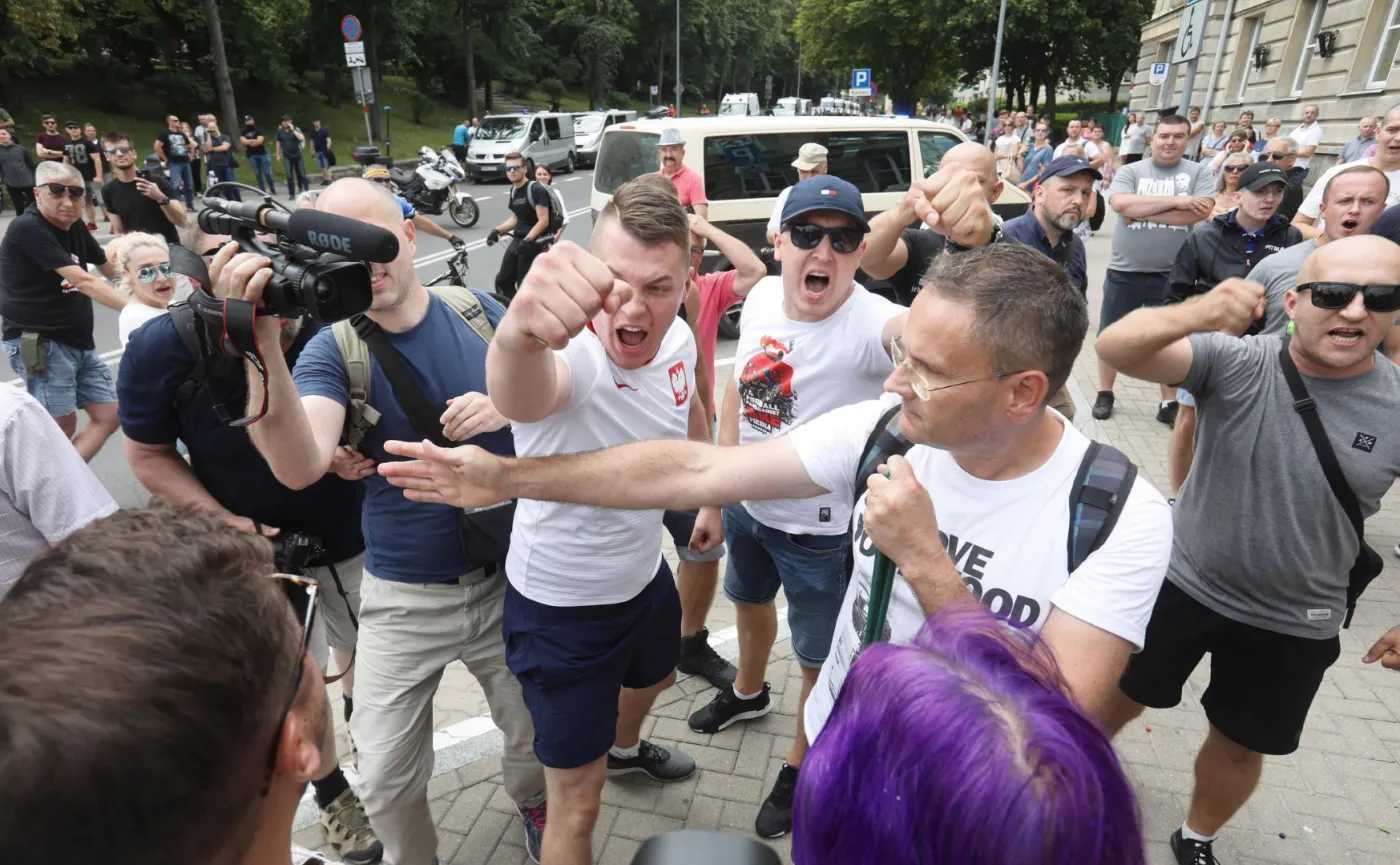 Zamieszki podczas Marszu Równości w Białymstoku: Policja ustaliła tożsamość 72 osób