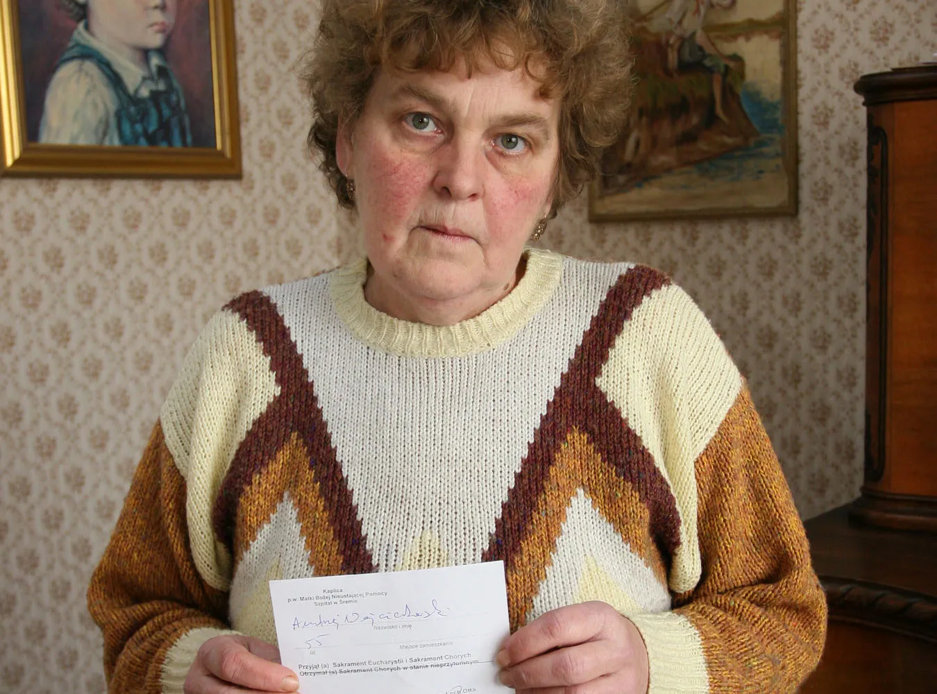 10.12.2007

Srem ZUS nie chce przyznac renty

nz Henryka Wojciechowska 52l z dokumentem potwierdzajacym ze maz Andrzej przyjal ostatnie namaszczenie

fot. Maciej Nowaczyk