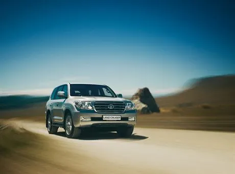 Land cruiser - 14 poduszek i diesel V8