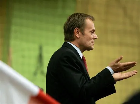STRZELCE KKUTNADONALD TUSK ROZPOCZAL KAMPANIE WYBORCZA W REGIONIE LODZKIM OD SPOTKANIA Z ROLNIKAMI WE WSI STRZELCE23092007FOT. MAREK SZYBKA