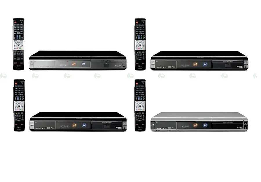 Cztery nagrywarki DVR z cyfrowymi tunerami