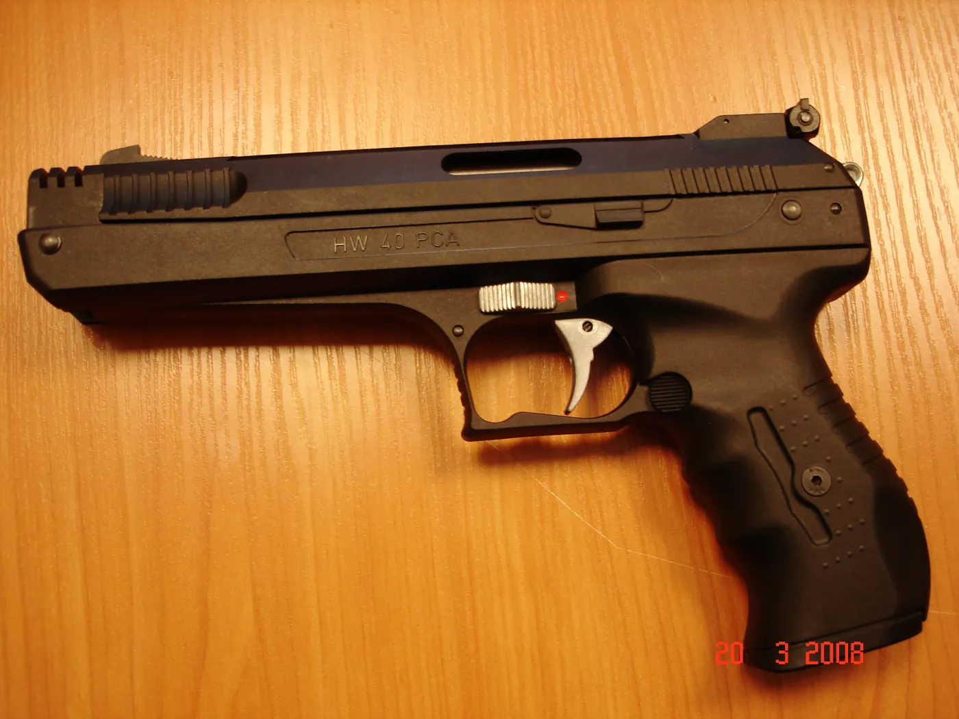 Pistolet gazowy, z którego strzelał mężczyzna