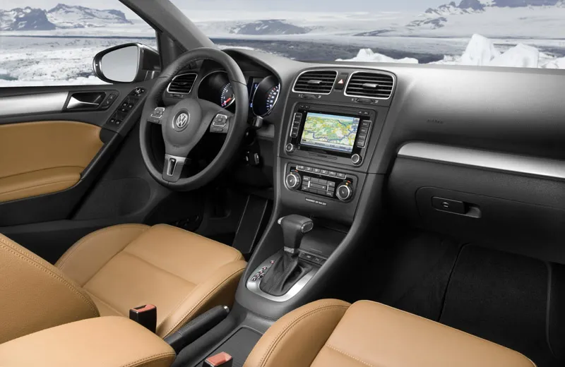 fr_volkswagen_golf_110796a_384290.jpg