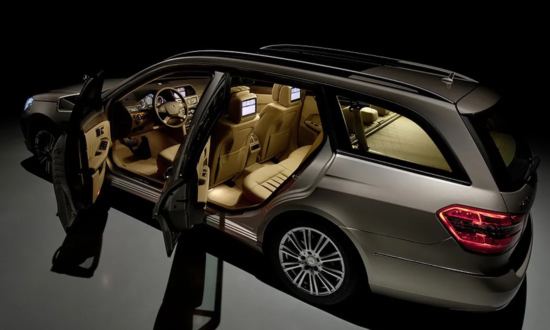 fr_2010_mercedes_e_233746a_732415.jpg