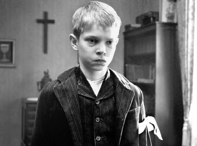 Kadr z filmu "Biała wstążka", reż. Michael Haneke