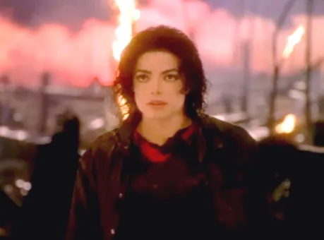 Michael Jackson w 1996 roku, w klipie do piosenki  quot;Earth Song quot;