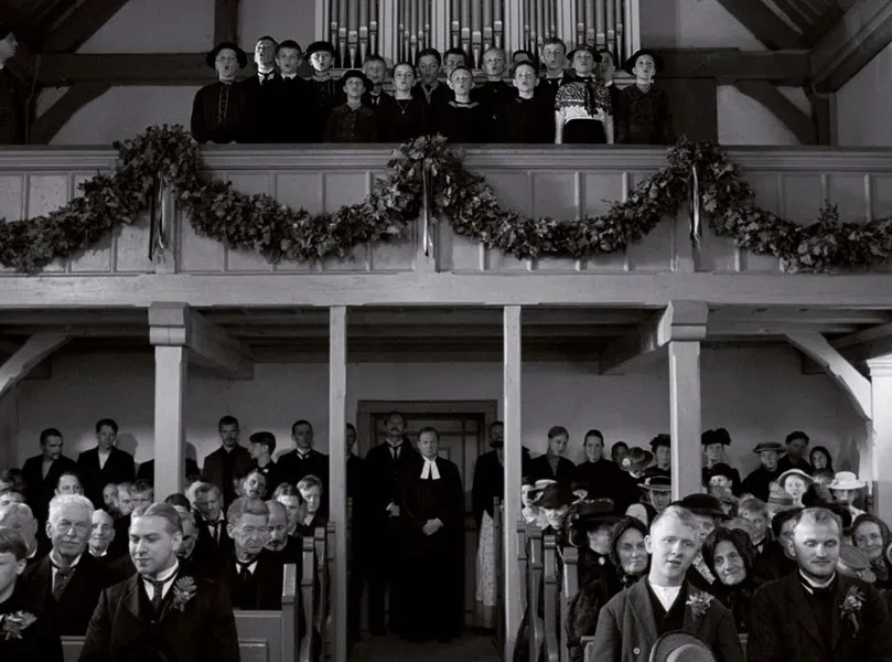 Kadr z filmu "Biała wstążka", reż. Michael Haneke