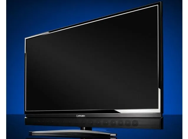 Dźwię z 16 głośników telewizora odbija się od ścian