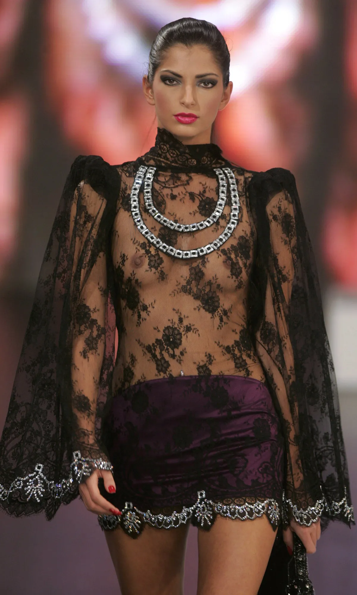 a_model_presents_a_c_23963a_26023.jpg