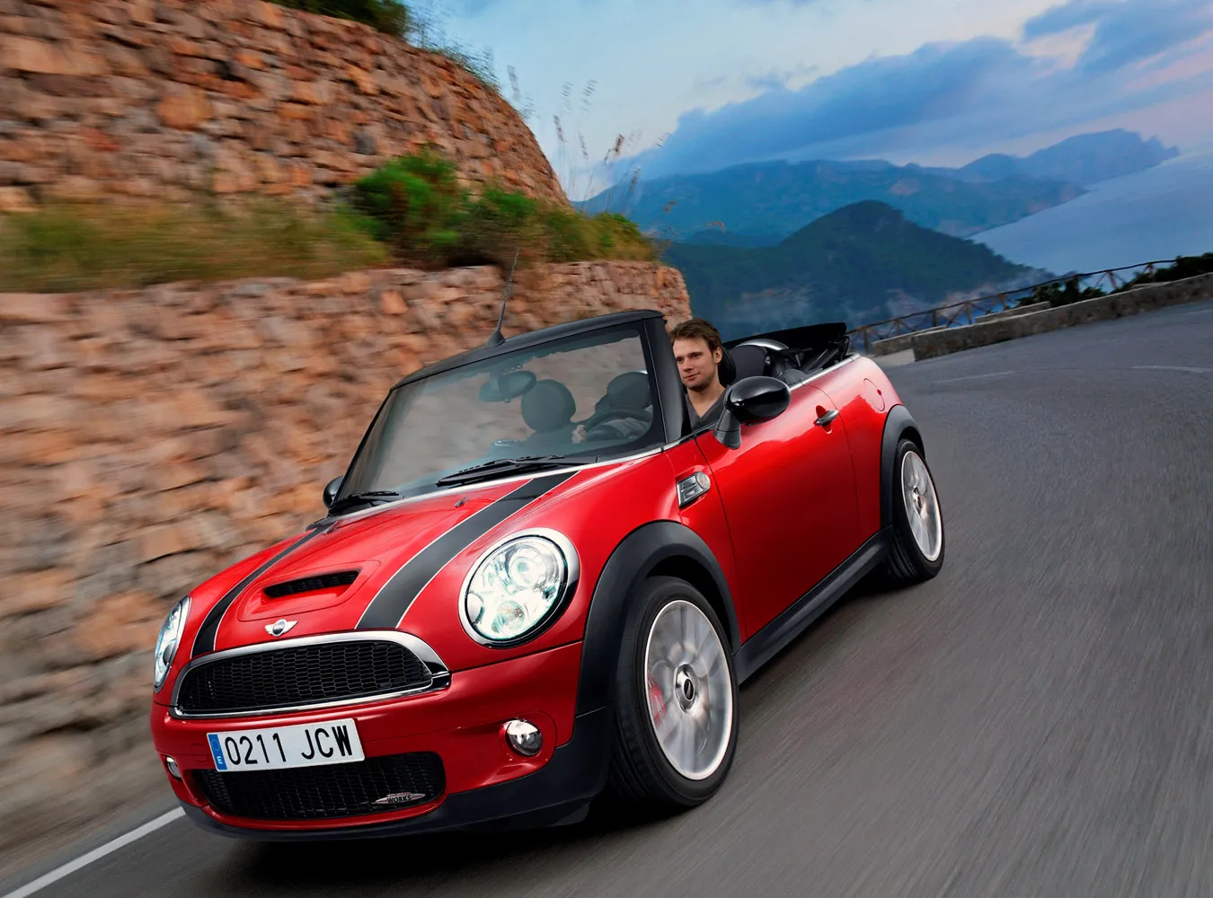 Nowe Mini kabrio JCW - aż głowę urywa…