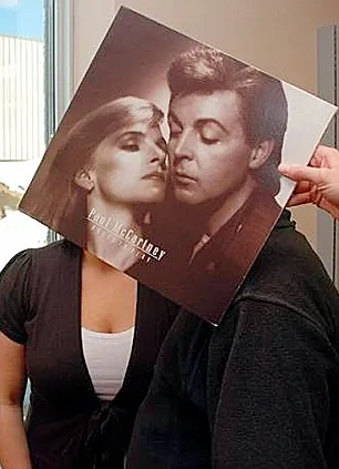 vinyl_faces_15_jpg_217399a_529863.jpg
