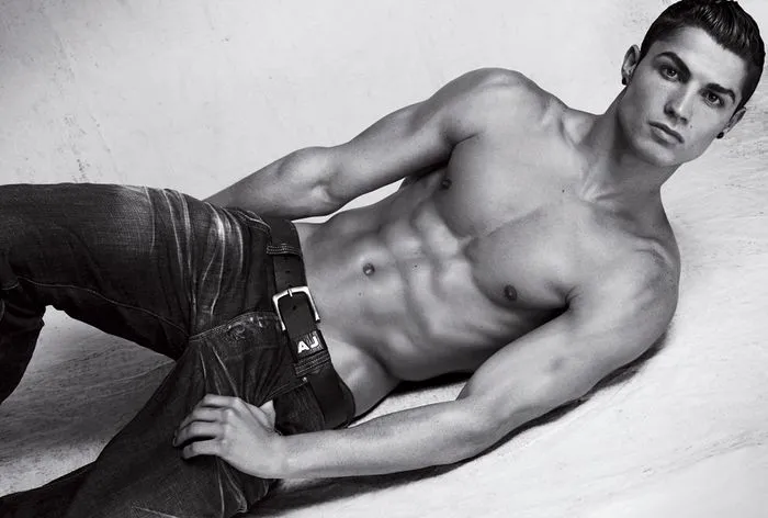 ronaldo_armani_5_285913a_1335317.jpg