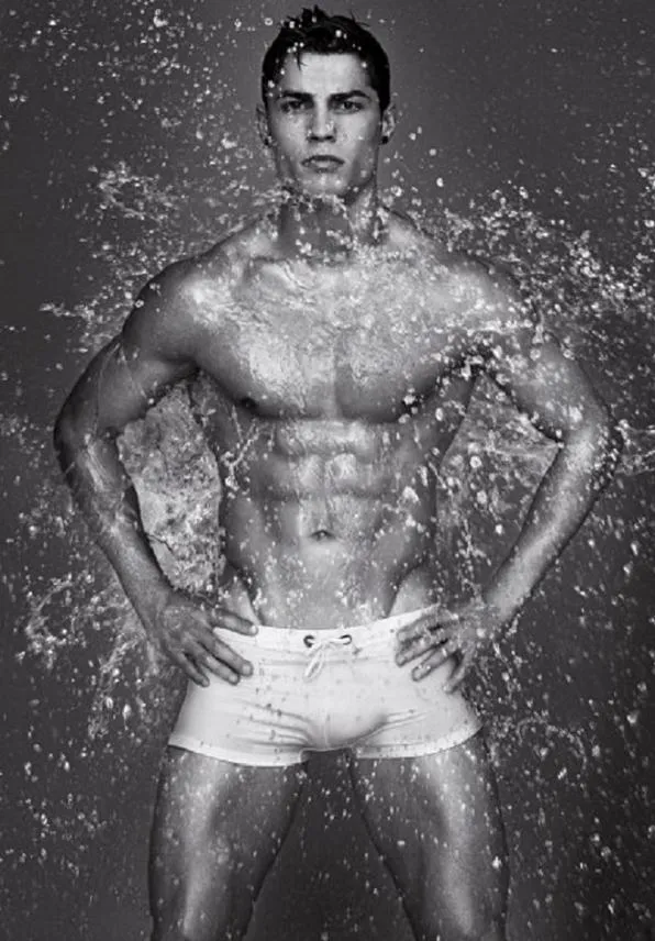 ronaldo_armani_6_285914a_1335338.jpg