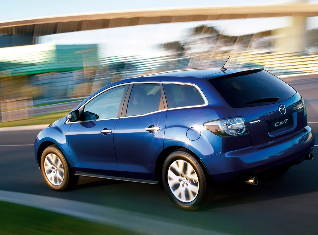 fr_mazda_cx7_action_89151a_300607.jpg