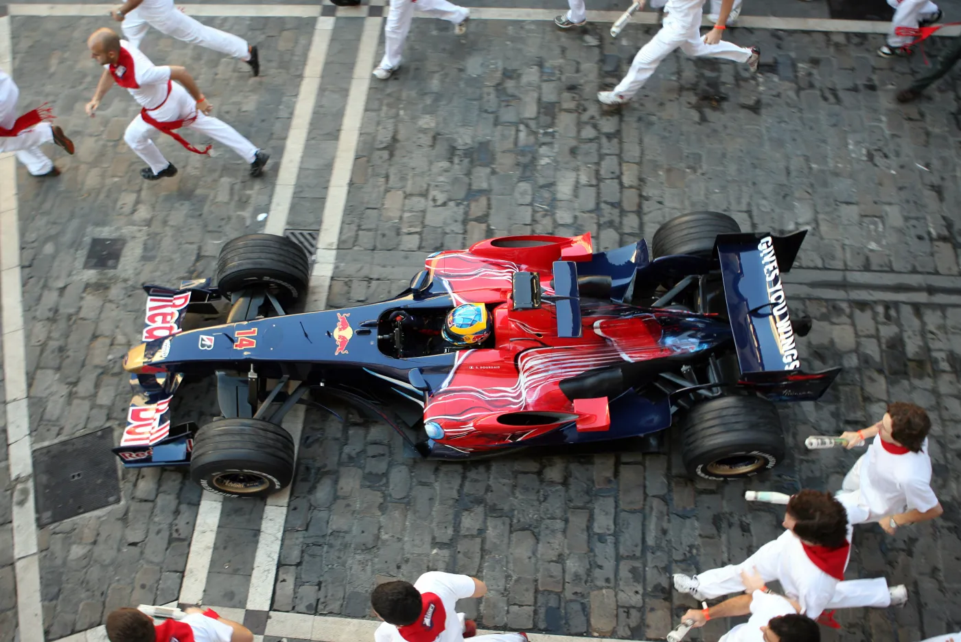 formula_1_red_bul_100846a_344063.jpg