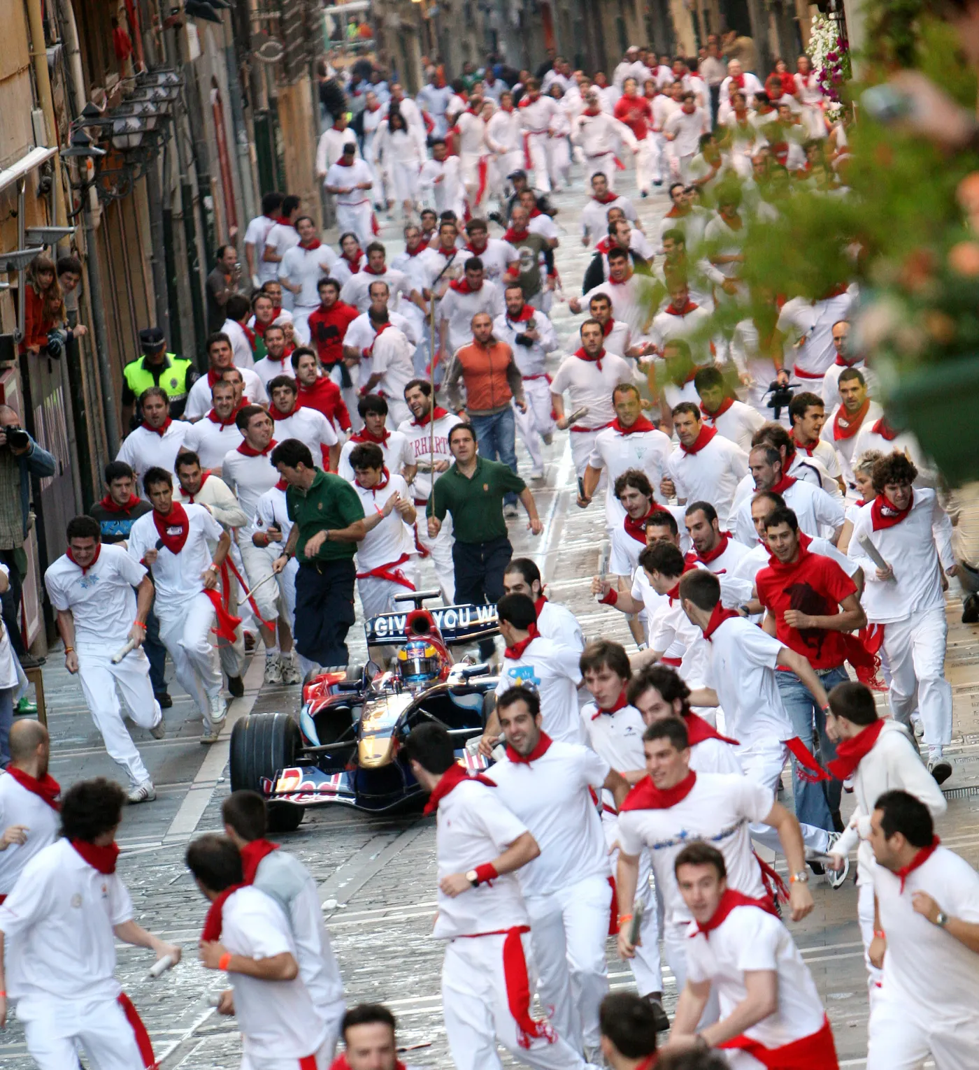 formula_1_red_bul_100848a_344107.jpg
