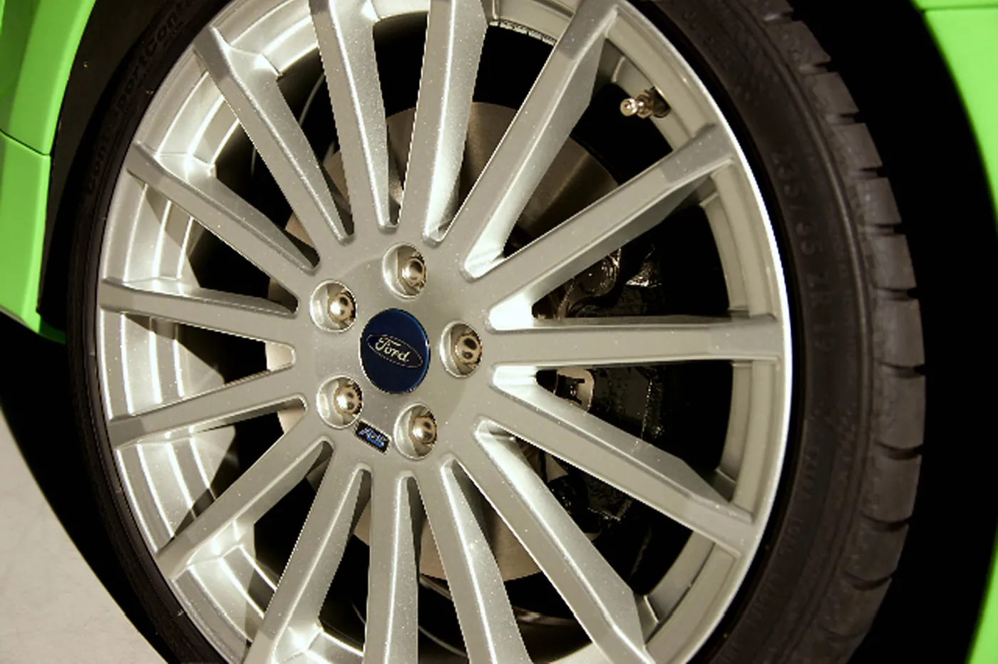 2009_ford_focus_rs_121743a_542313.jpg