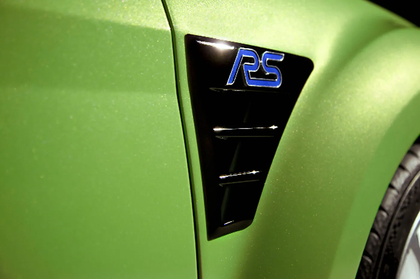 2009_ford_focus_rs_121744a_542358.jpg