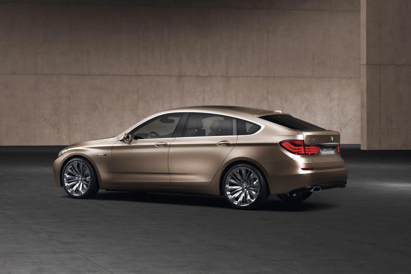 fr_bmw_5_gt_16rgb_164474a_1291485.jpg