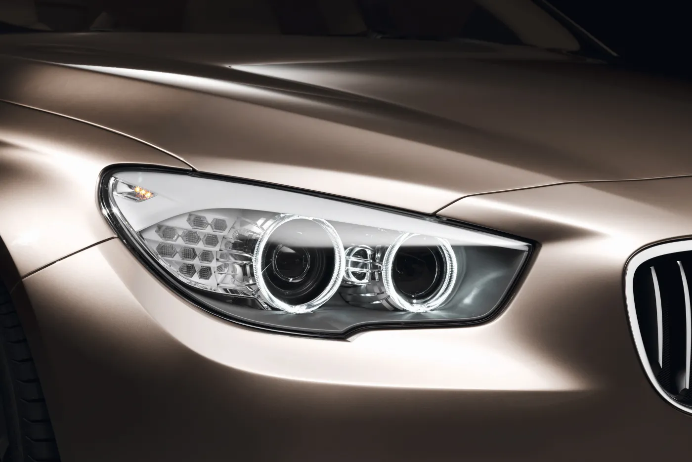 fr_bmw_5_gt_12rgb_164469a_1290846.jpg