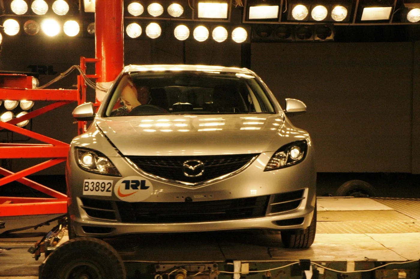 fr_mazda_6_pole_166121a_1272325.jpg