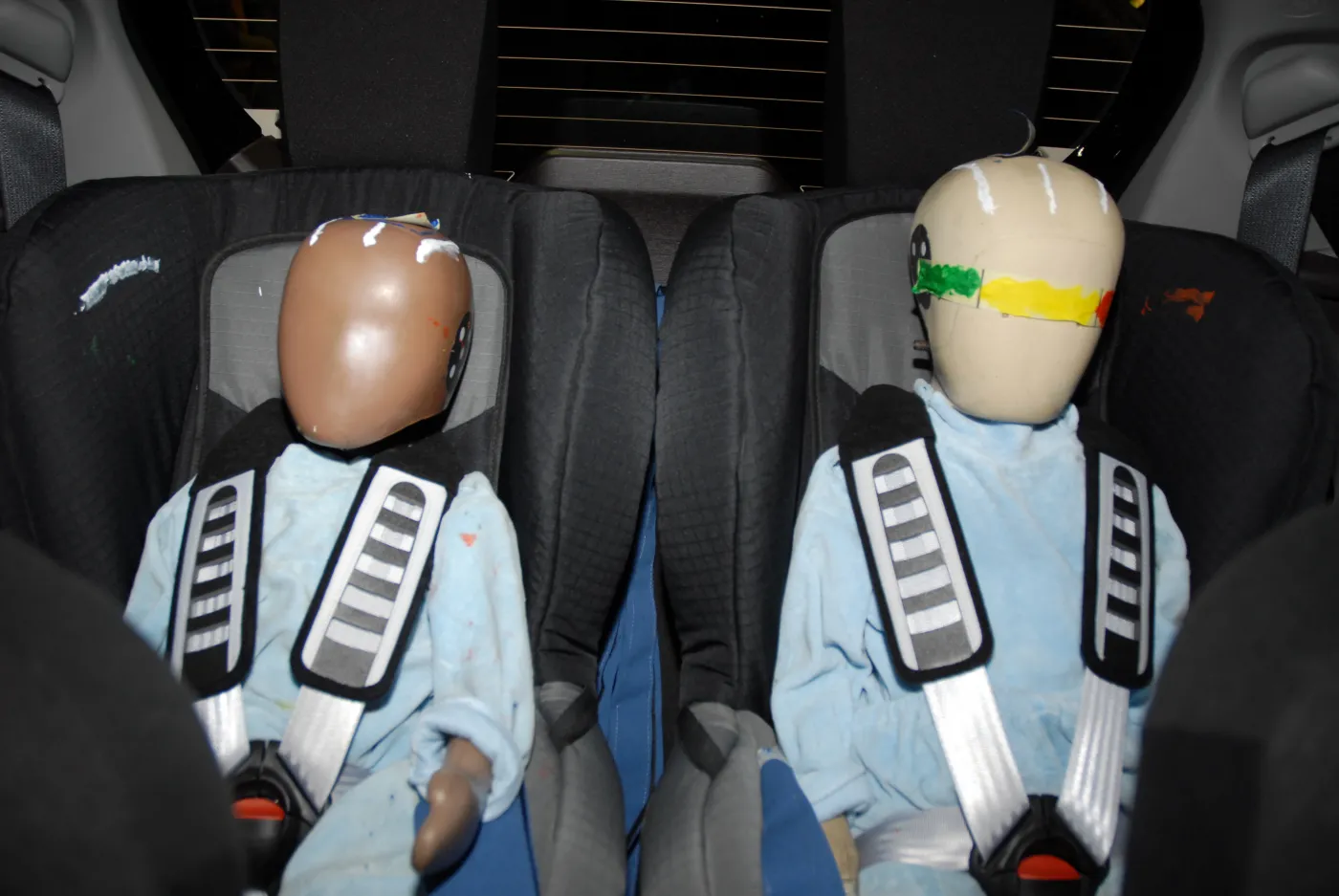 fr_toyota_iq_crs_166131a_1273285.jpg