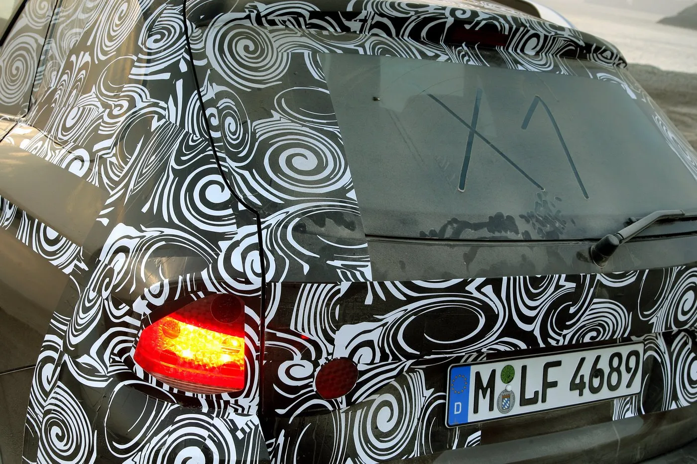 fr_bmw_x1_40_jpg_208932a_425468.jpg