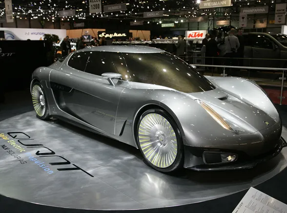 fr_koenigseggquant_213255a_479012.jpg