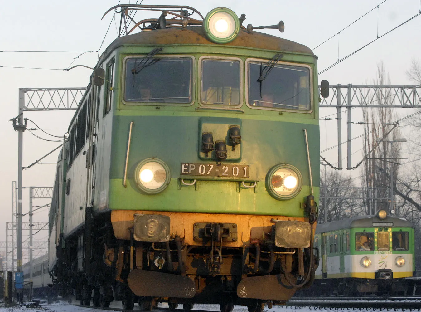 PKP Cargo sięga do kieszeni pracowników