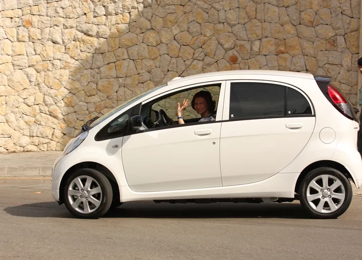sm_la_reina_peugeot_ion_1_1518436.jpg