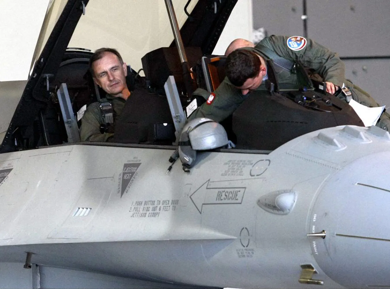 Minister Klich poleciał F-16