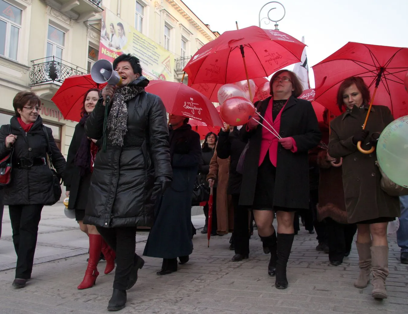 1866248-manify-wyszly-na-ulice.jpg