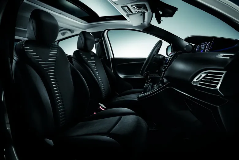 1931024-lancia-ypsilon-nowa-10.jpg