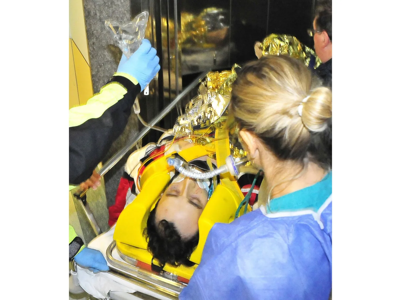 Kubica jest przytomny, bardzo cierpi