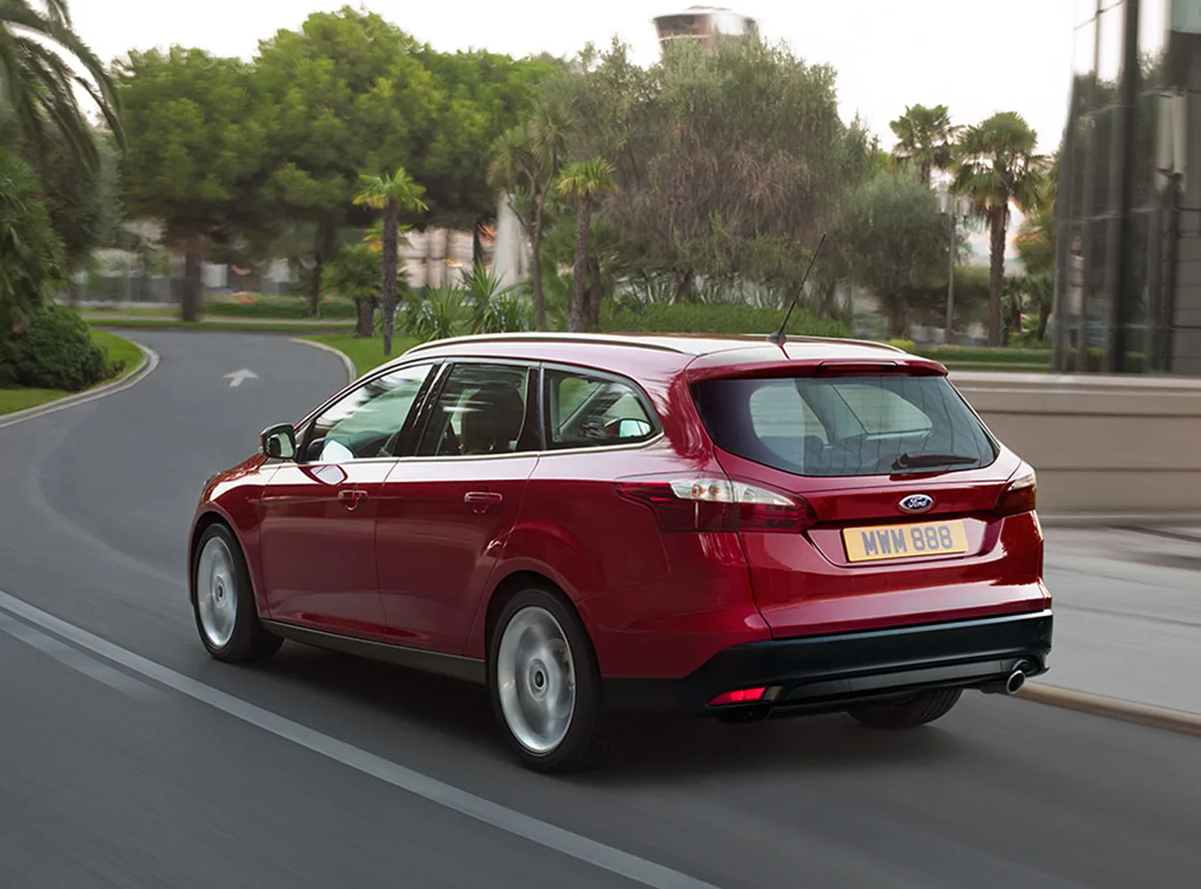 1827401-allnewfordfocus-wagon-008.jpg