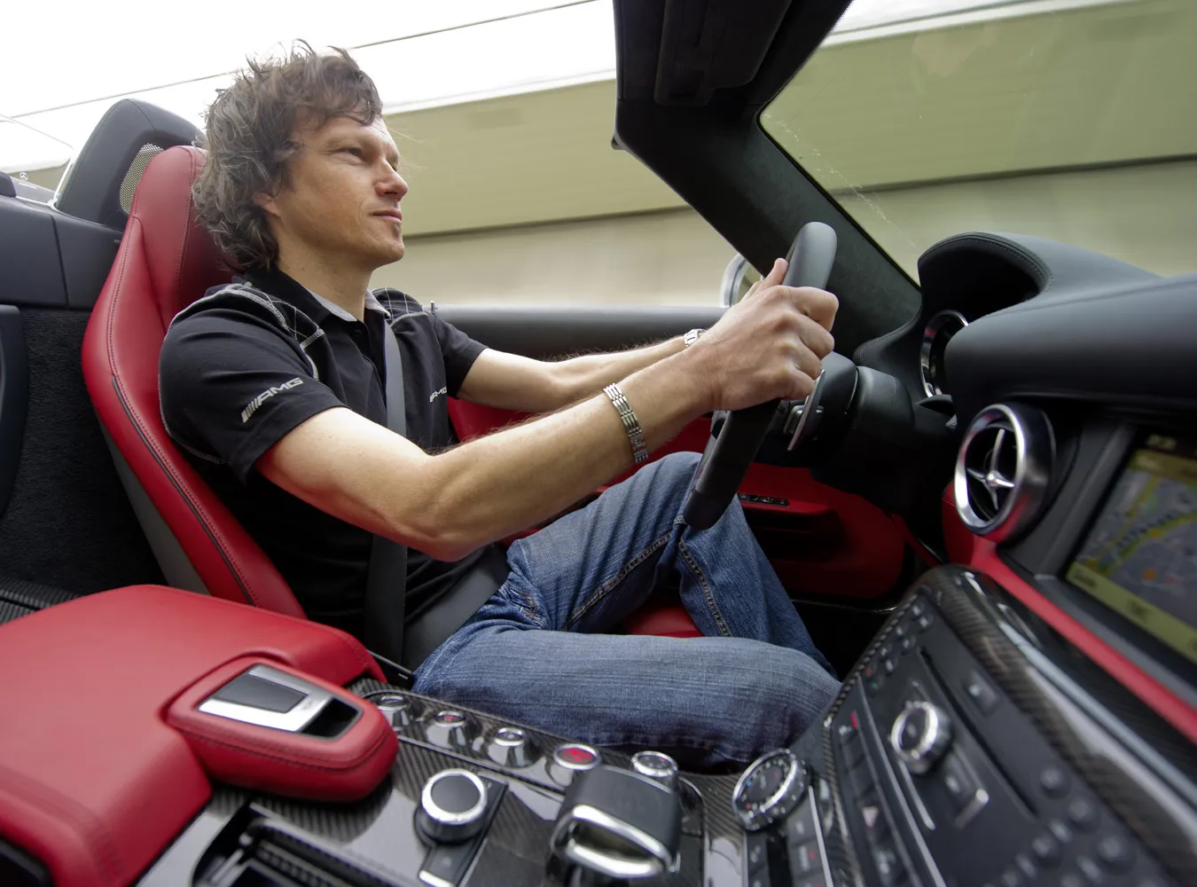 2046549-mercedes-sls-amg-roadster.jpg