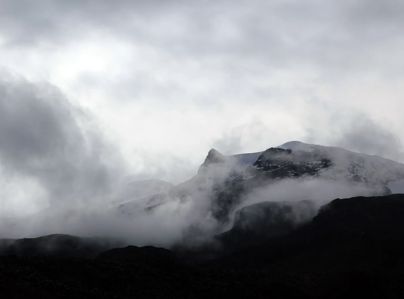 2139362-kolumbia-laguna-del-otun.jpg