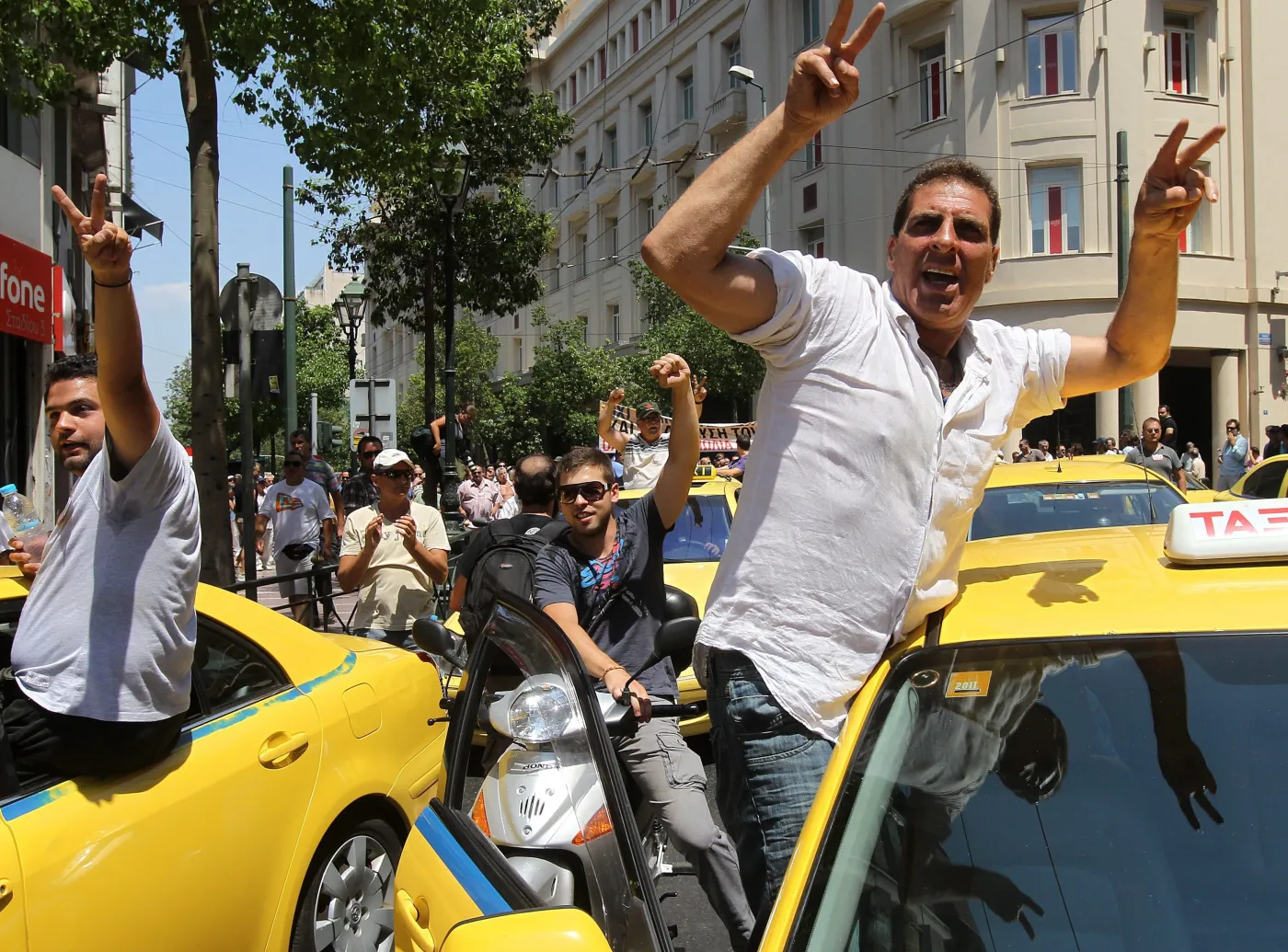 2293765-ateny-protest-taksowkarzy.jpg