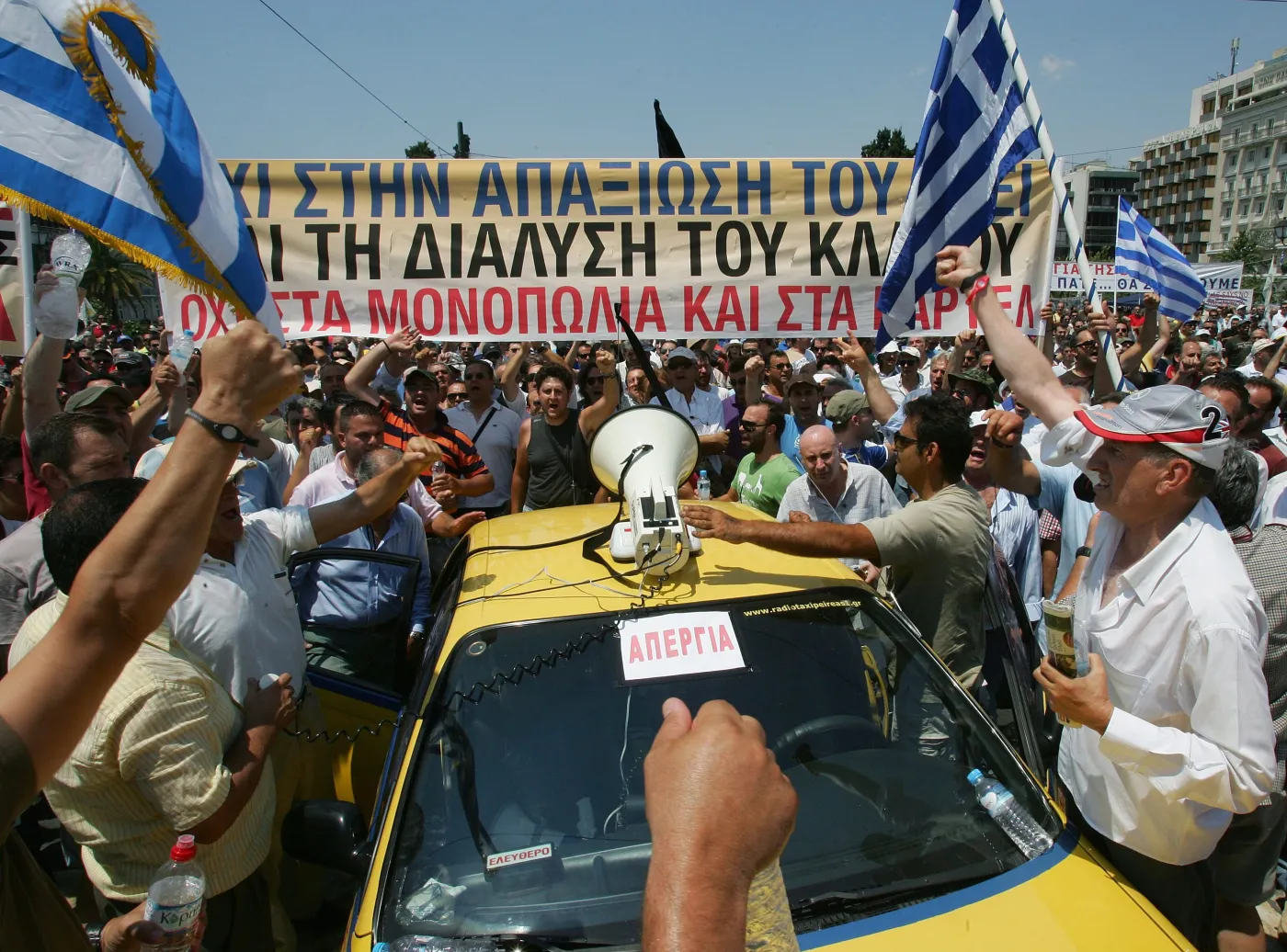 2293815-ateny-protest-taksowkarzy.jpg