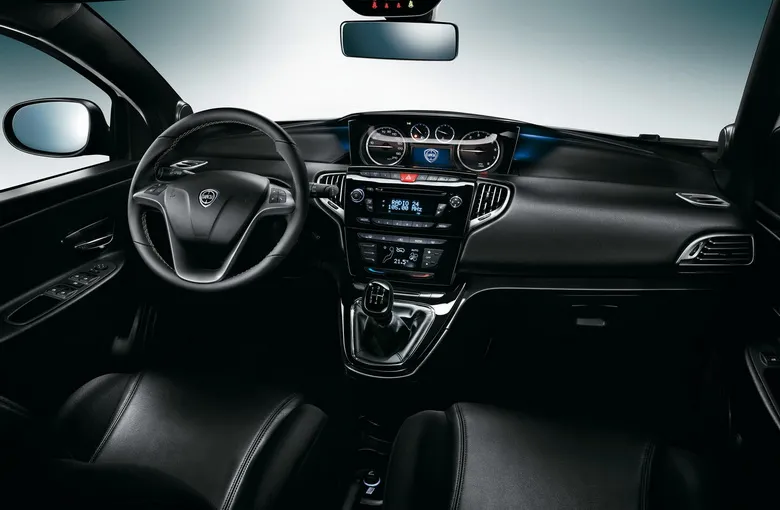 1931116-lancia-ypsilon-nowa-15.jpg