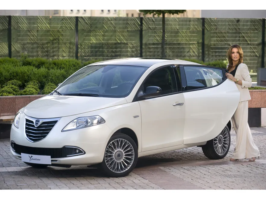 2190340-110615-l-ypsilon-zmuda-02.jpg