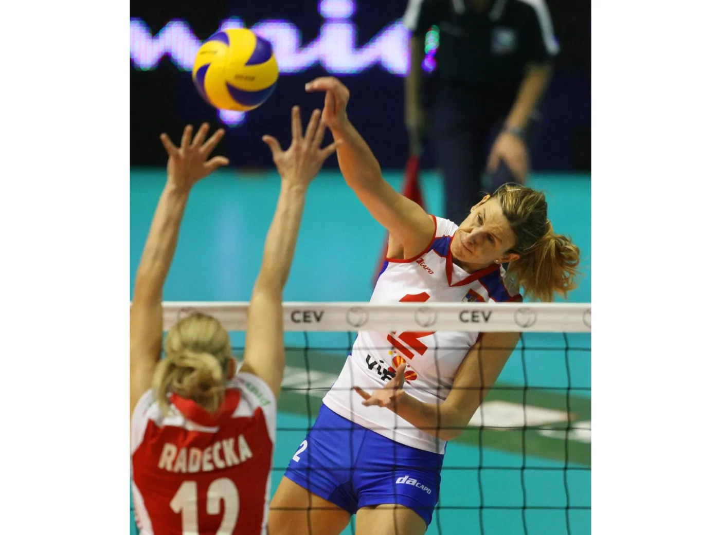 2547168-jelena-nikolic-w-ataku.jpg
