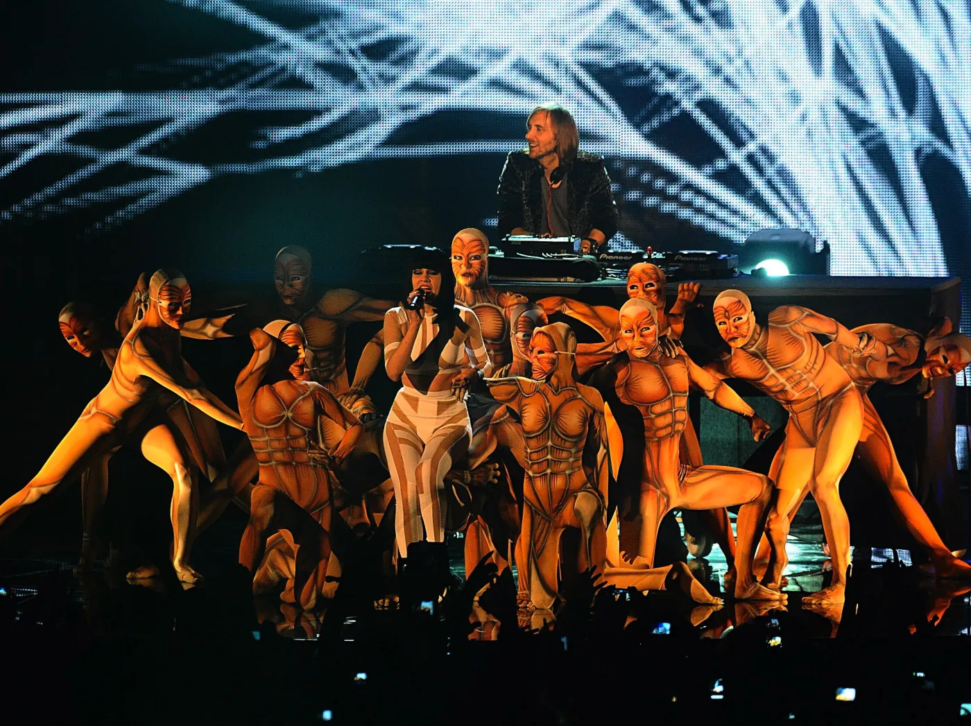 2700728-david-guetta-i-jessie-j.jpg