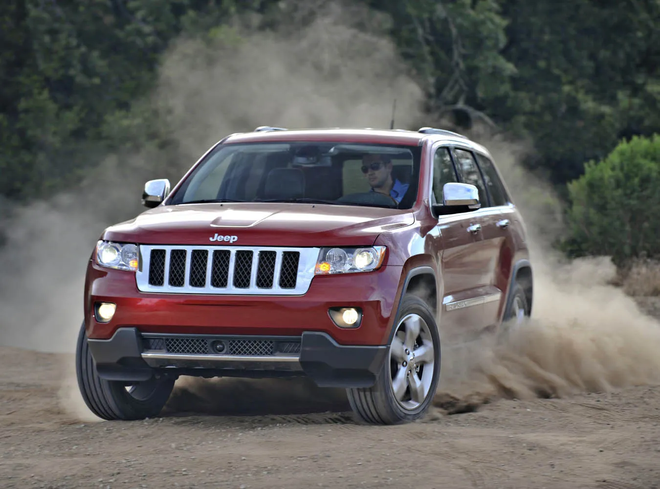 1882691-jeep-grand-cherokee-068ev.jpg