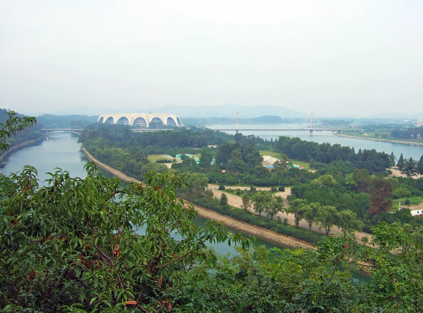 2726002-phenian-panorama-miasta-3.jpg