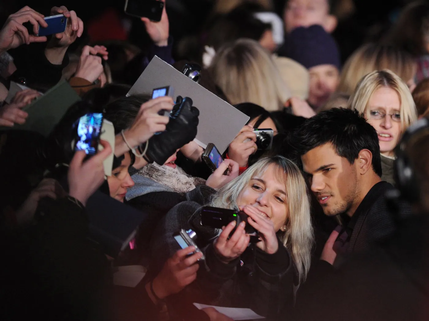 2765395-taylor-lautner-w-berlinie.jpg
