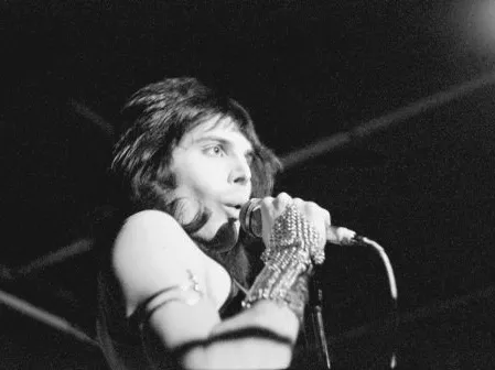 2766171-freddie-mercury-1946-1991.jpg