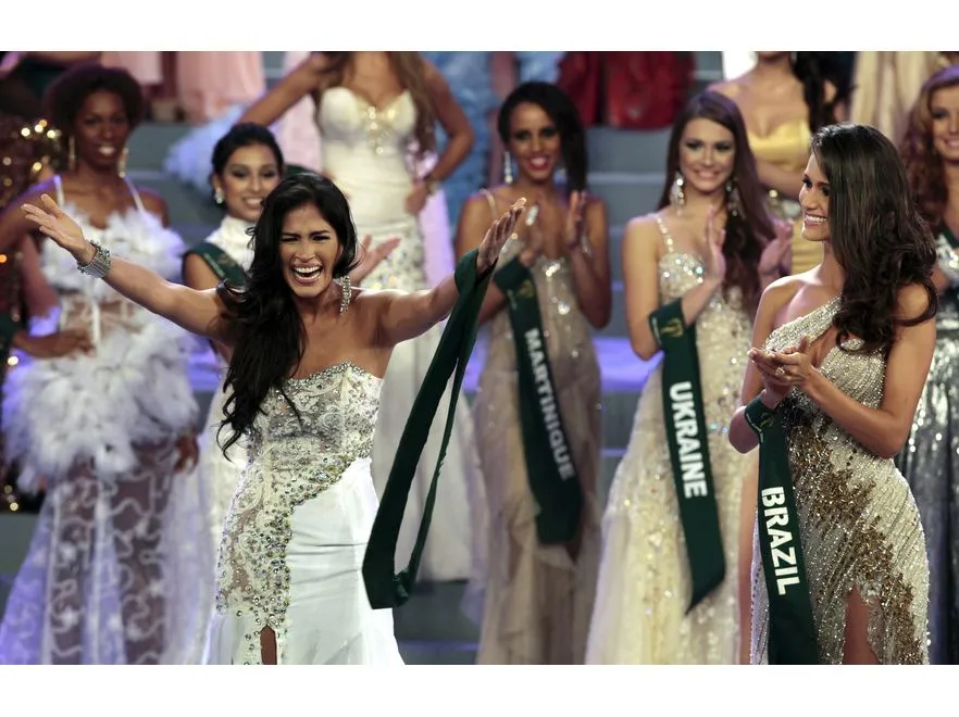 2818563-missearth2011-epa03023027.jpg