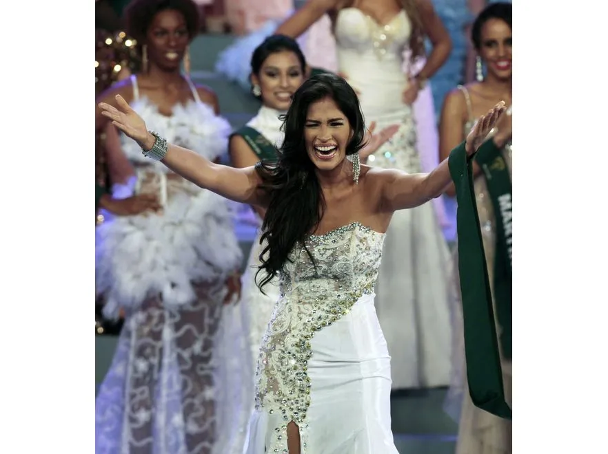 2818588-missearth2011-epa03023028.jpg