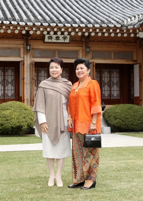 3283265-kim-yoon-ok-i-ani-bambang.jpg